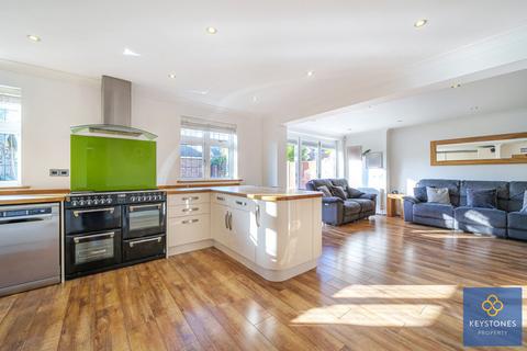 37 Helmsdale Road, Romford, RM1 4DN