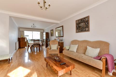 4 bedroom terraced house for sale, Queenborough Gardens, Ilford, Essex