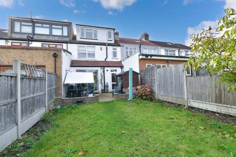 4 bedroom terraced house for sale, Queenborough Gardens, Ilford, Essex