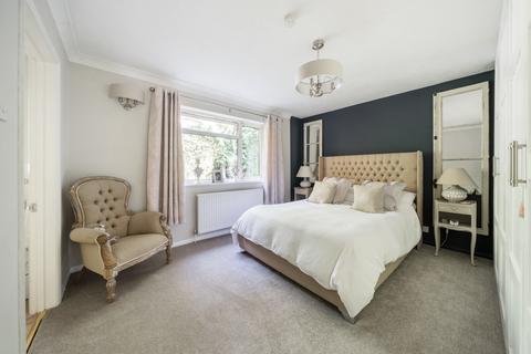 6 Dartnell Crescent, West Byfleet, KT14 6QG