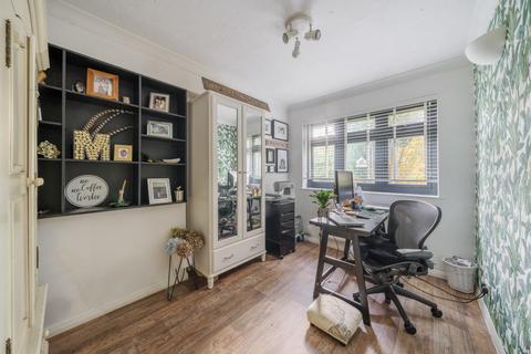 6 Dartnell Crescent, West Byfleet, KT14 6QG