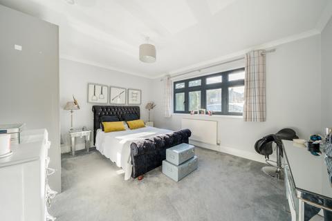 6 Dartnell Crescent, West Byfleet, KT14 6QG