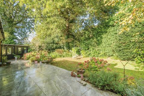 6 Dartnell Crescent, West Byfleet, KT14 6QG