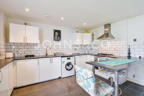 1 bedroom flat to rent, Barrier Point Road, London, E16