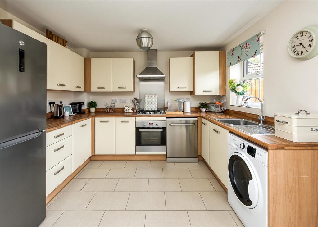 2 Lickey Close Kitchen B.jpg