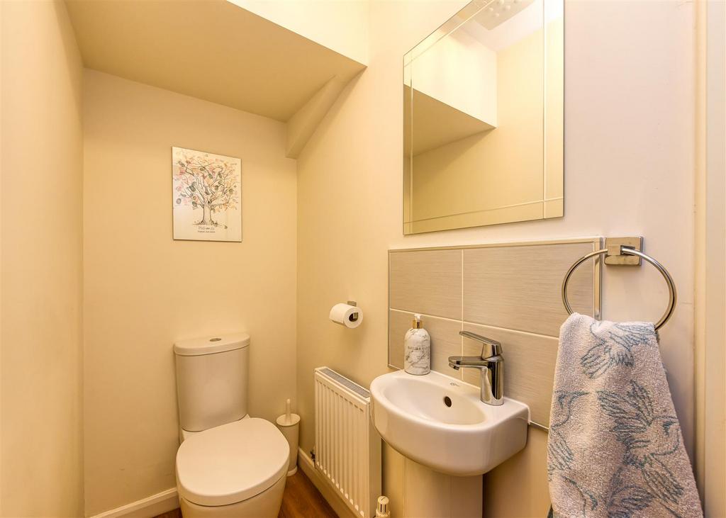 2 Lickey Close Cloakroom.jpg