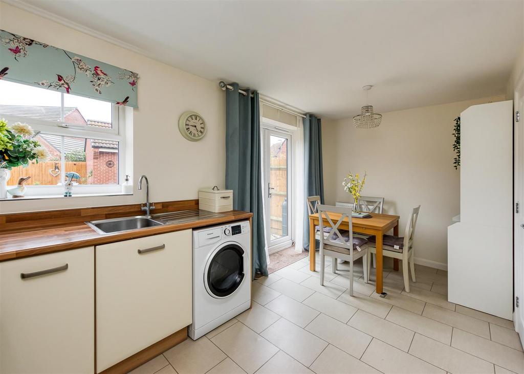 2 Lickey Close-Kitchen A.jpg