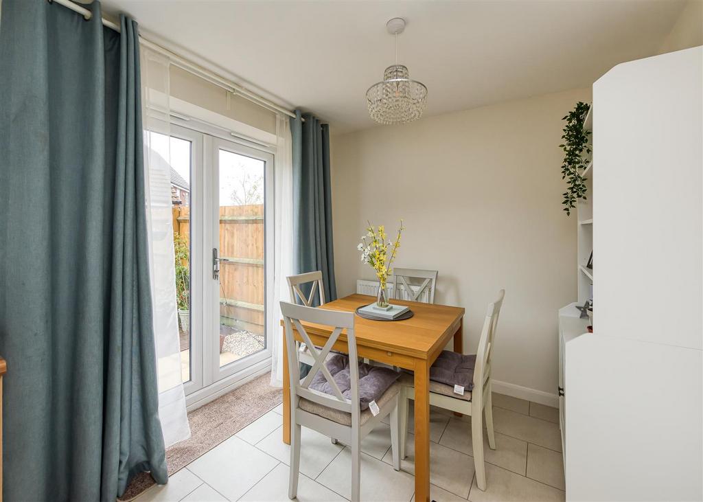 2 Lickey Close-Kitchen C.jpg