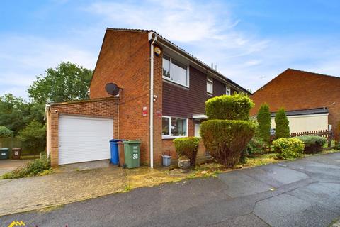 3 bedroom semi-detached house for sale, Devon Way, Banbury OX16