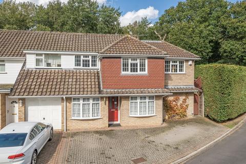 4 bedroom semi-detached house for sale, Ivydene, Woking GU21