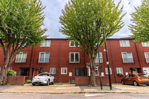 4 bedroom terraced house to rent, Hannibal Road, London, Greater London, E1