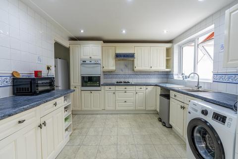 4 bedroom terraced house to rent, Hannibal Road, London, Greater London, E1