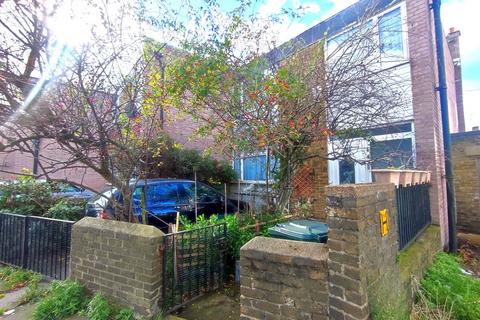 3 bedroom end of terrace house for sale, Carr Street, London, E14 7SU