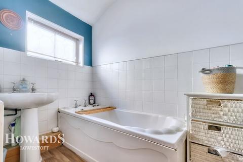 61 Carlton Road, Lowestoft, NR33 0RX