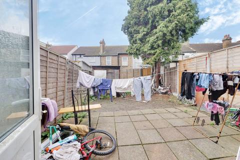 2 bedroom ground floor maisonette for sale, Fanshawe Avenue, Barking IG11