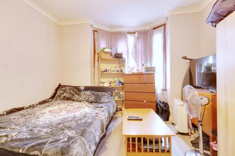 2 bedroom ground floor maisonette for sale, Fanshawe Avenue, Barking IG11