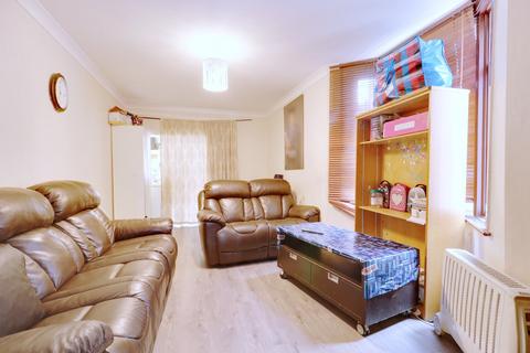 2 bedroom ground floor maisonette for sale, Fanshawe Avenue, Barking IG11