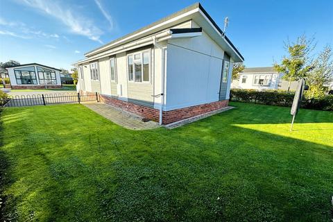 2 bedroom park home for sale, Henwood Drive, Gateforth Park, Selby