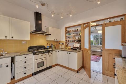 4 bedroom detached house for sale, Weston Avenue, Oswestry