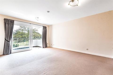 2 bedroom apartment to rent, Courtlands, Richmond