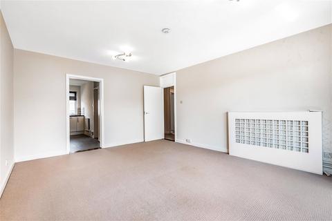 2 bedroom apartment to rent, Courtlands, Richmond