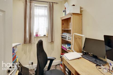5 bedroom semi-detached house to rent, Uneeda Drive, GREENFORD