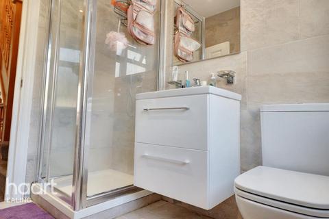 5 bedroom semi-detached house to rent, Uneeda Drive, GREENFORD