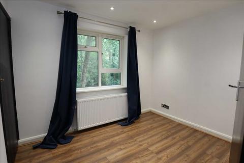 3 bedroom apartment to rent, Clement Close