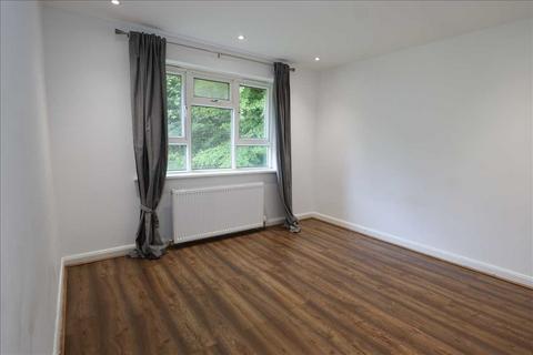 3 bedroom apartment to rent, Clement Close