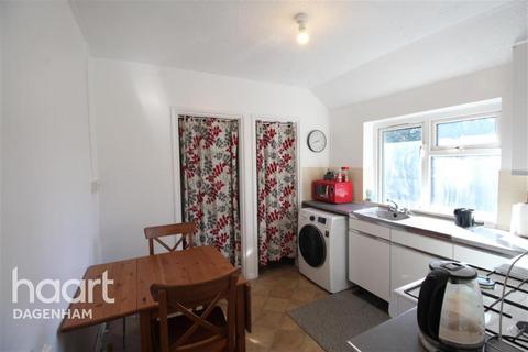 1 bedroom maisonette to rent, Hunters Square Dagenham