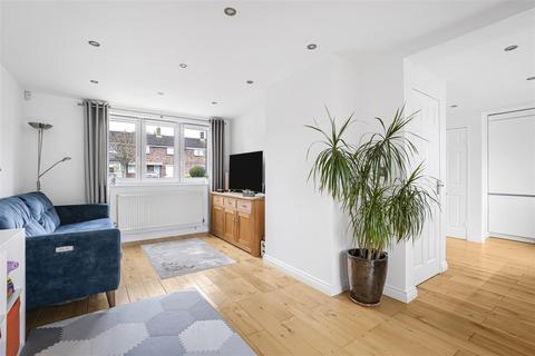 22 Humphreys Road, Cambridge, CB4 2JR