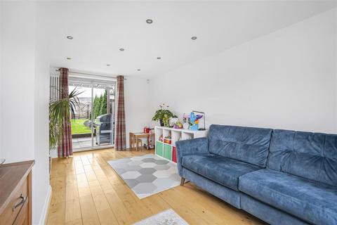 22 Humphreys Road, Cambridge, CB4 2JR