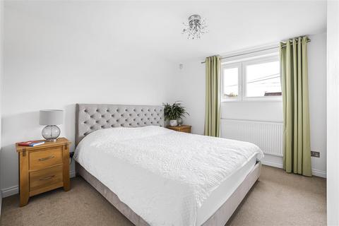 22 Humphreys Road, Cambridge, CB4 2JR