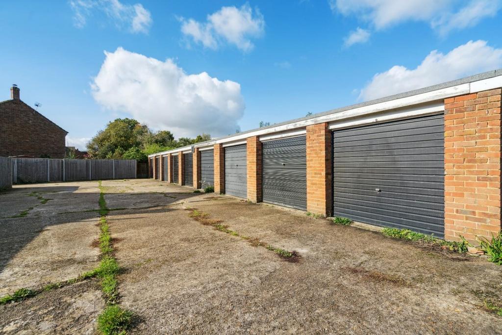 Garage in Block