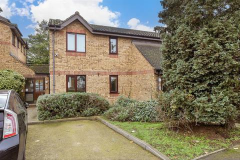 2 bedroom ground floor flat for sale, Overton Drive, Romford, Essex