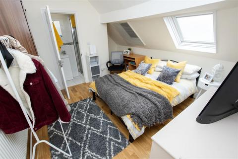 5 bedroom apartment to rent, Harborne Park Road, Birmingham B17