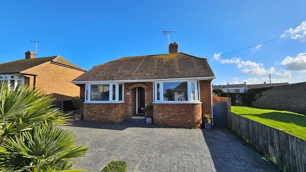 Clifftown Gardens, Herne Bay, CT6 8DE 2 bed detached bungalow for sale