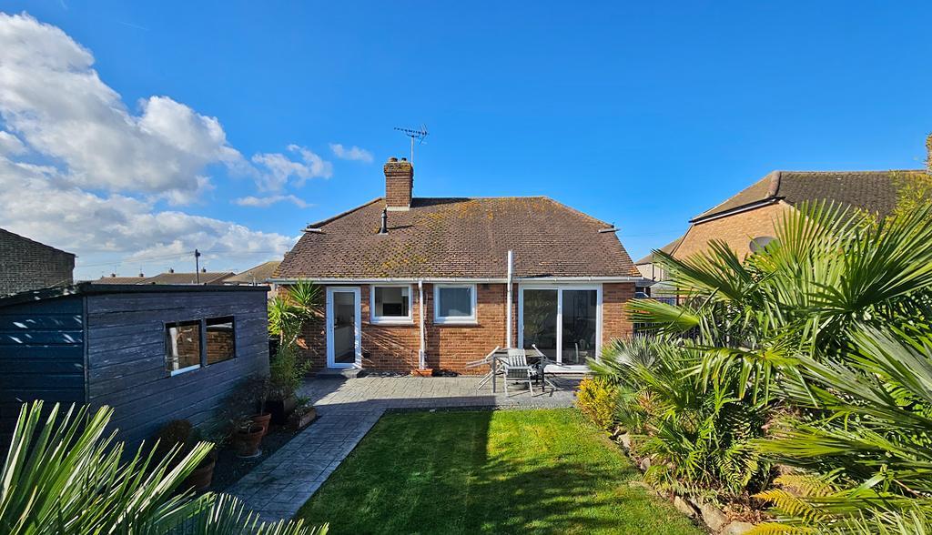 Clifftown Gardens, Herne Bay, CT6 8DE 2 bed detached bungalow for sale
