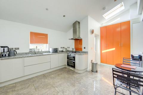 54 Balloch Road, London, SE6 1SW