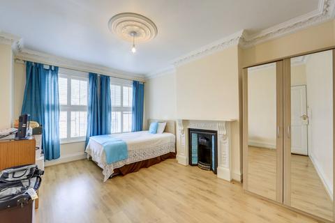 54 Balloch Road, London, SE6 1SW