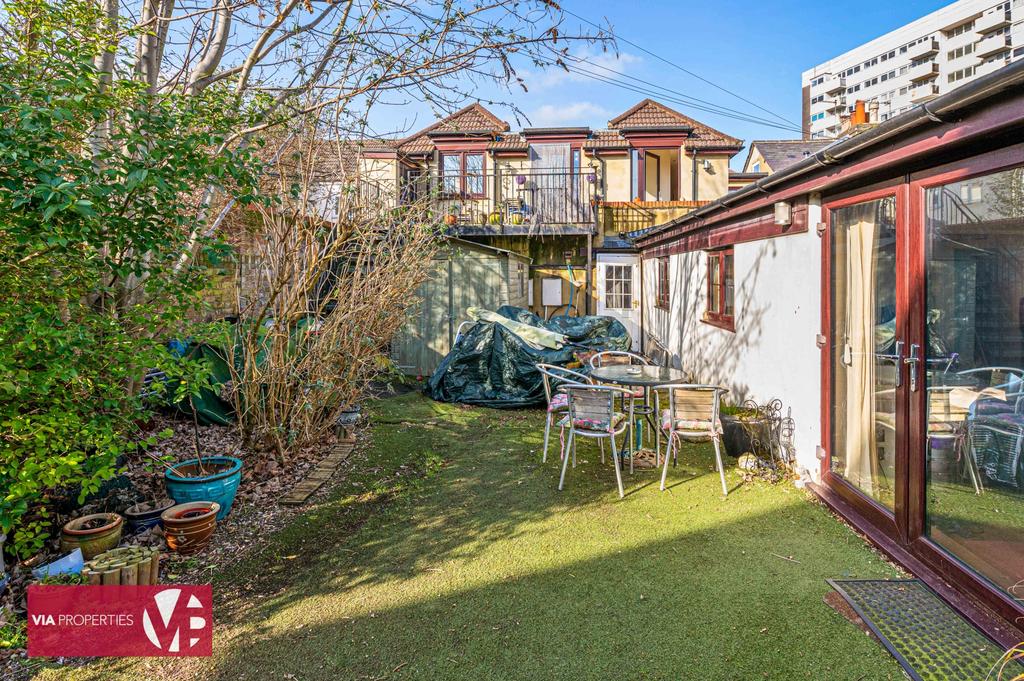11 Burford Street Hoddesdon via properties...