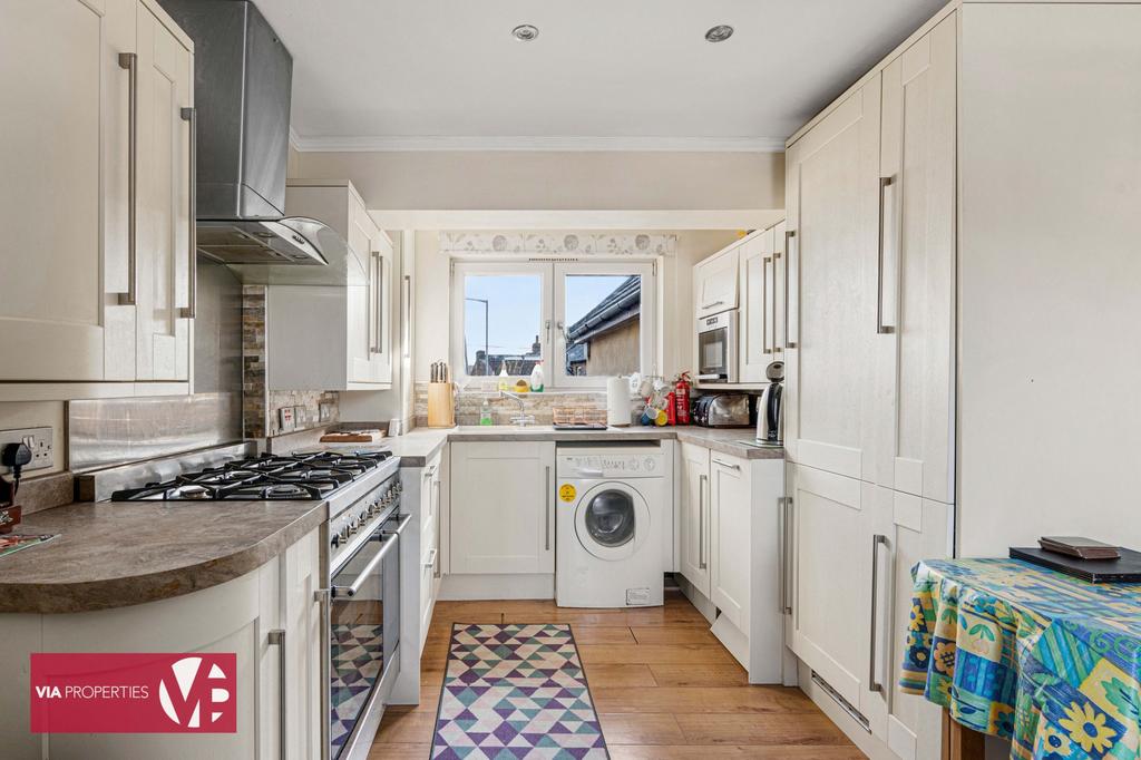 11 Burford Street Hoddesdon via properties...