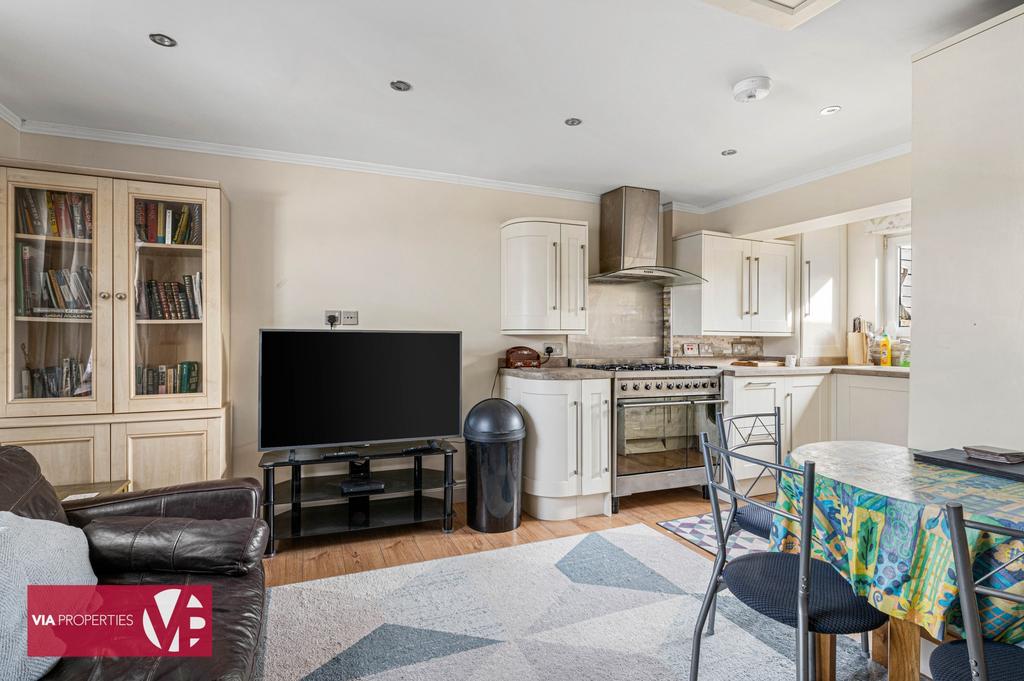 11 Burford Street Hoddesdon via properties...