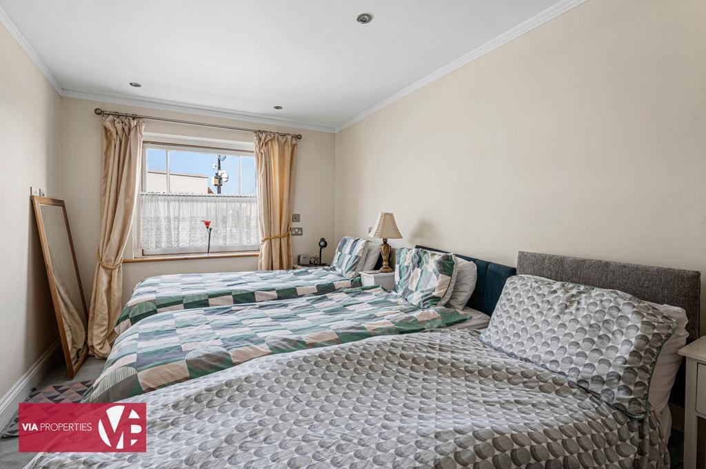 11 Burford Street Hoddesdon via properties...