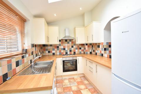 4 bedroom terraced house to rent, Chatsworth Place, Harrogate