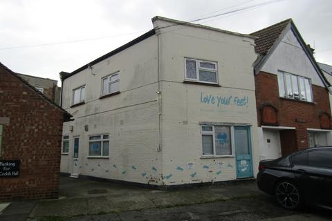 Retail property (out of town) to rent, Old Road, Frinton-on-Sea CO13