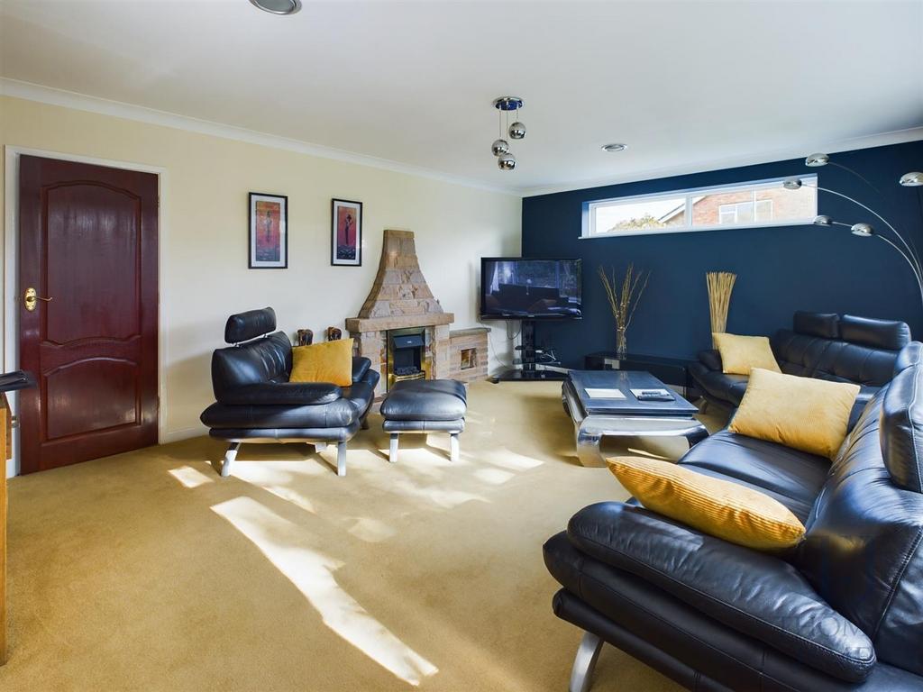 Orchard Close, Clifton Village... 4 bed detached bungalow for sale £