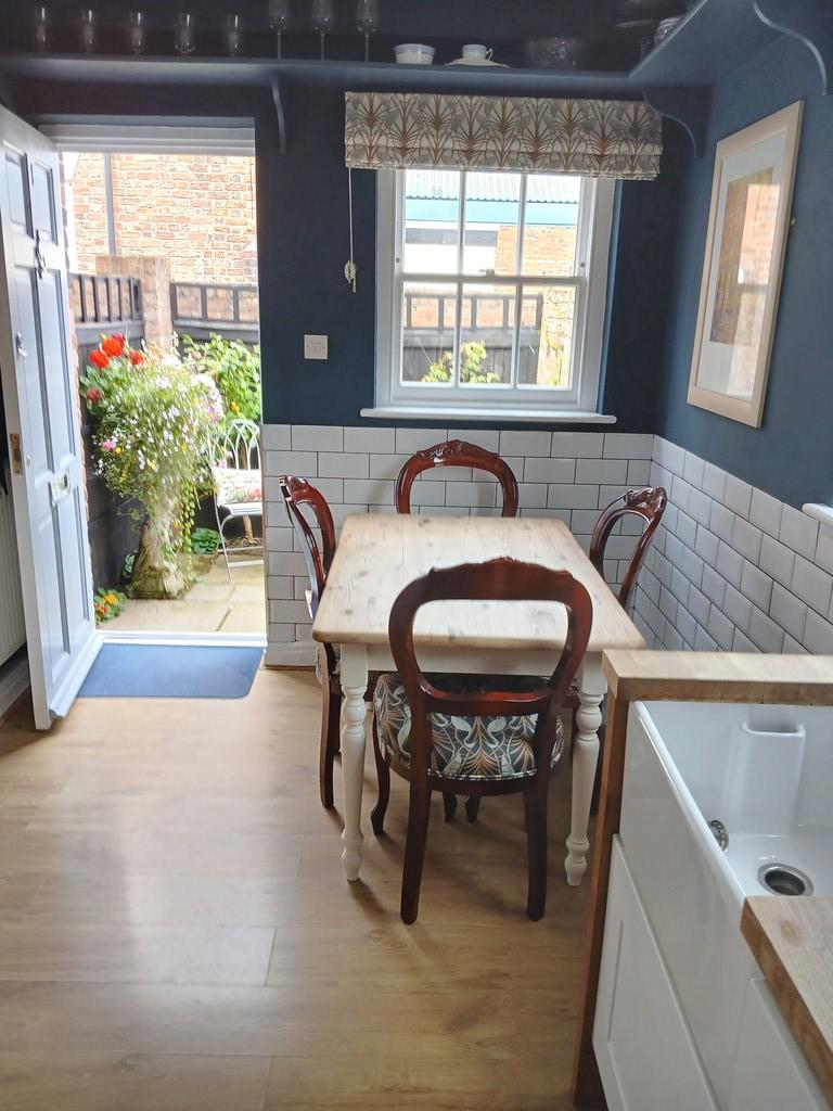 Kitchen diner to court yard