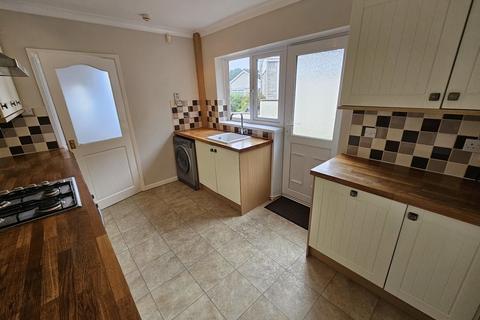 2 bedroom detached bungalow to rent, Kingrosia Park, Clydach, Swansea