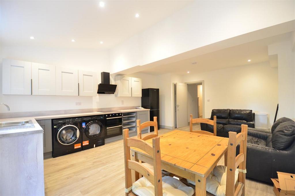 Quinton Road, Harborne, Birmingham B17 4 bed terraced house to rent £